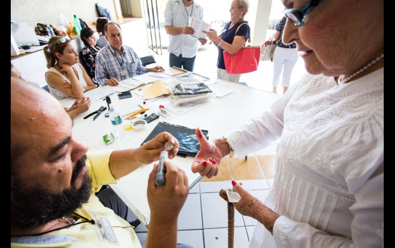 Ser funcionario de casilla conlleva mucha  responsabilidad. SUN / ARCHIVO