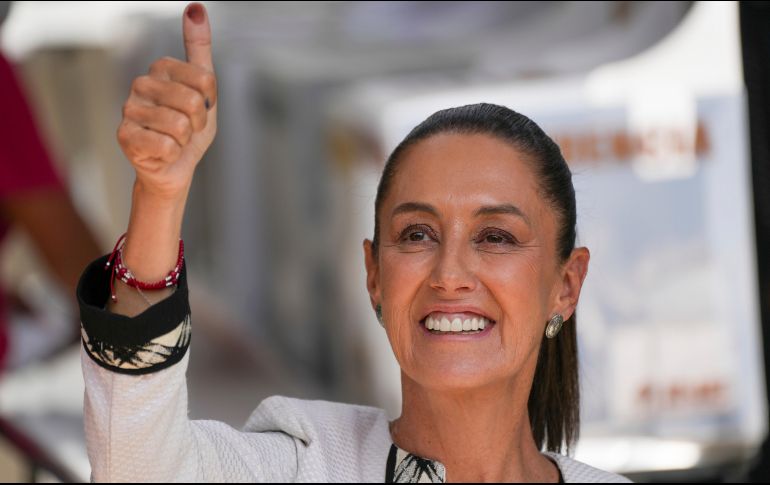 De confirmarse la tendencia, Sheinbaum acudirá al Zócalo de Ciudad de México para celebrar su triunfo en las urnas ante sus seguidores en un evento masivo. AP / M. Ugarte