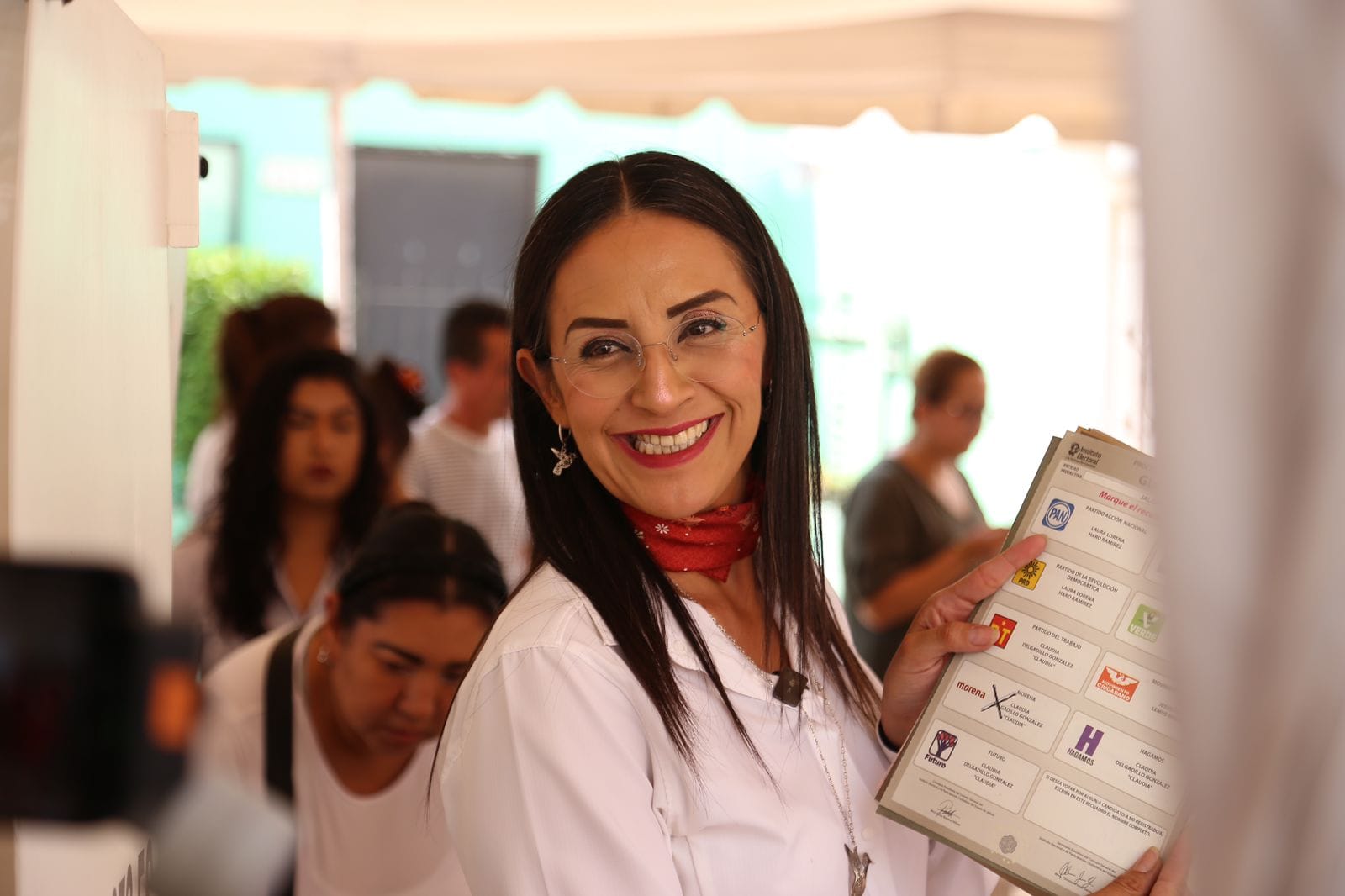 En la encuesta que compartió Laura Imelda Pérez se observa que ella tiene un 46.26% de preferencia. CORTESÍA