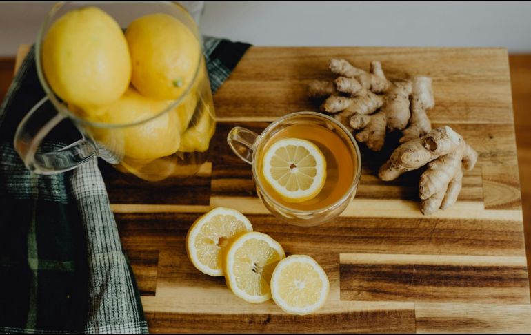 El té es ideal para consumirlo caliente, aunque si lo prefieres puedes dejarlo enfriar y consumirlo como bebida refrescante. UNSPLASH / K. Sikkema