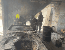 Los elementos del cuerpo de bomberos arribaron al lugar reportado y realizaron las labores para sofocar el incendio. ESPECIAL