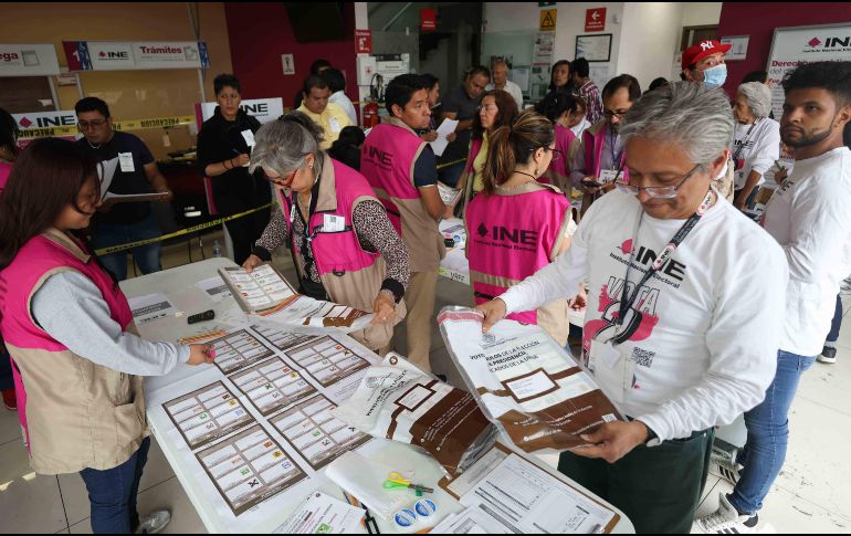 El INE, en su labor por contrarrestar la desinformación, también confirmó que el mensaje viral en redes sociales que alega la renuncia del director del PREP debido a un presunto fraude es completamente falso. SUN / D. Sánchez