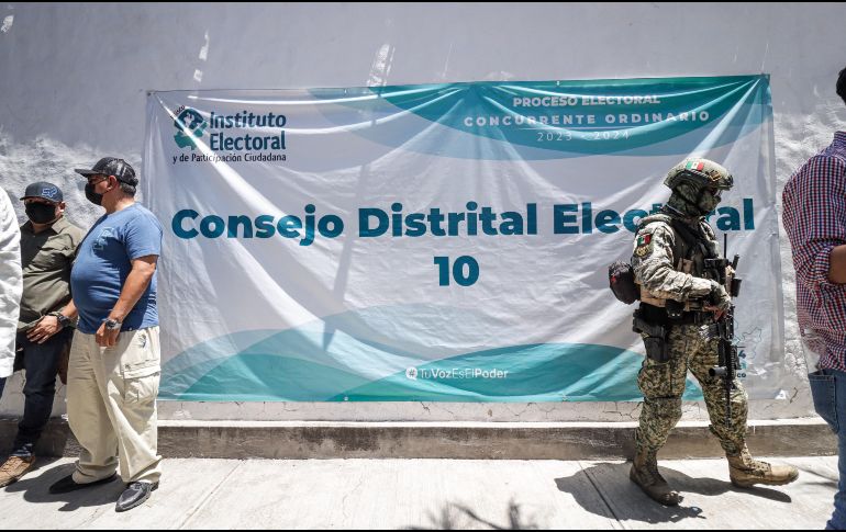 Desmintió que a las afueras del distrito local 10 hubiera personas armadas, debido al rumor que surgió en redes sociales. EL INFORMADOR / H. Figueroa