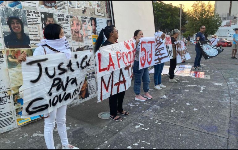 En la manifestación también estuvieron presentes integrantes del Colectivo Luz de Esperanza Desaparecidos Jalisco. EL INFORMADOR / Gloria Reza