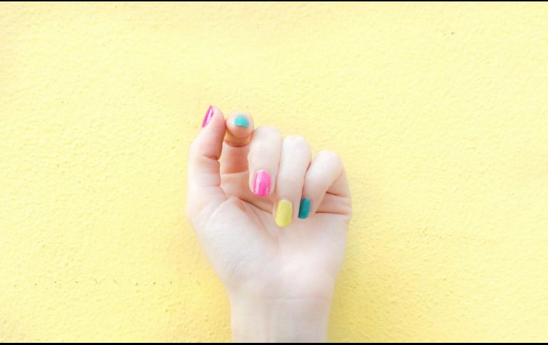 Conoce los tonos y colores que harán que tus uñas se vean en tendencia este verano. UNSPLASH/ Analia Baggiano