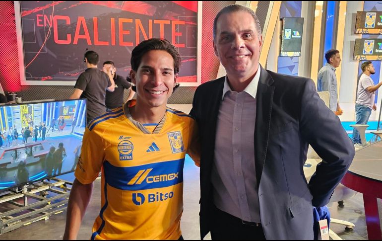 Martinoli compartió una foto con Lainez en redes sociales. X/ @martinolimx