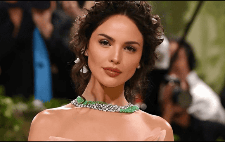 La actriz mexicana fue captada compartiendo gestos muy cariñosos con el modelo inglés Guy Binns. INSTAGRAM/ eizagonzalez