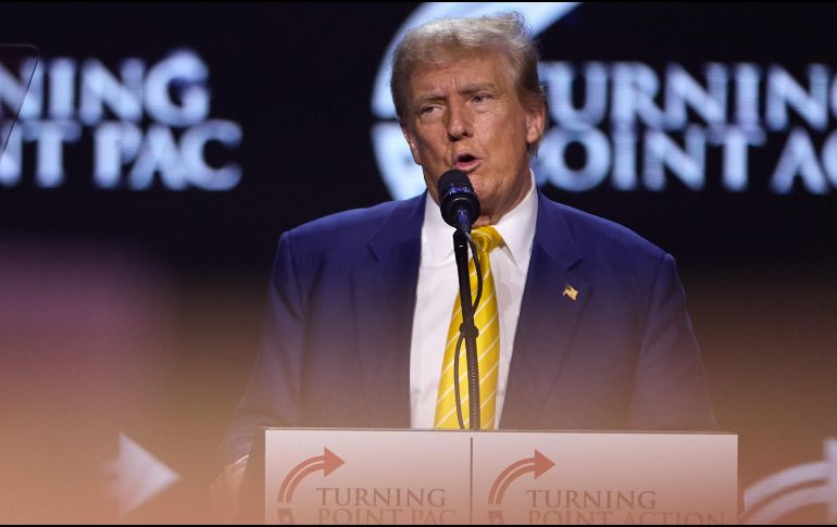 Donald Trump hablando durante el  'Chase the Vote en Phoenix, Arizona. EFE/ALLISON DINNER