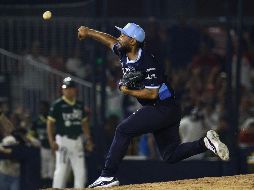 Los Bravos le encontraron la bola a Elkin Alcalá y le hicieron cuatro carreras que le dieron la vuelta al marcador. CORTESÍA/Charros de Jalisco