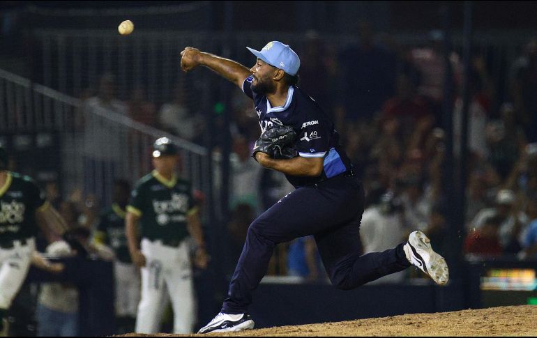 Los Bravos le encontraron la bola a Elkin Alcalá y le hicieron cuatro carreras que le dieron la vuelta al marcador. CORTESÍA/Charros de Jalisco