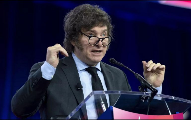 Milei ha realizado declaraciones públicas cuestionando el feminismo, y rechaza las políticas de igualdad y no discriminación. AP / ARCHIVO