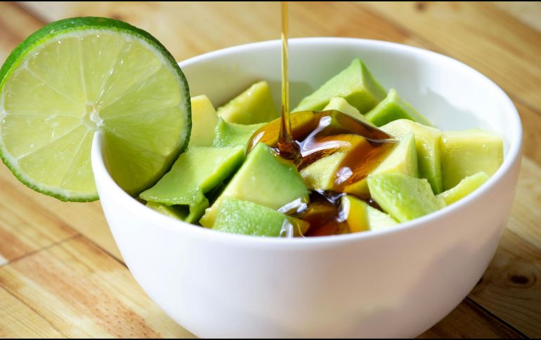 El aguacate contribuye a mantener la estabilidad de los niveles de azúcar en la sangre, evitando picos de ansiedad. ESPECIAL / Foto de Jefferson Santana en Unsplash