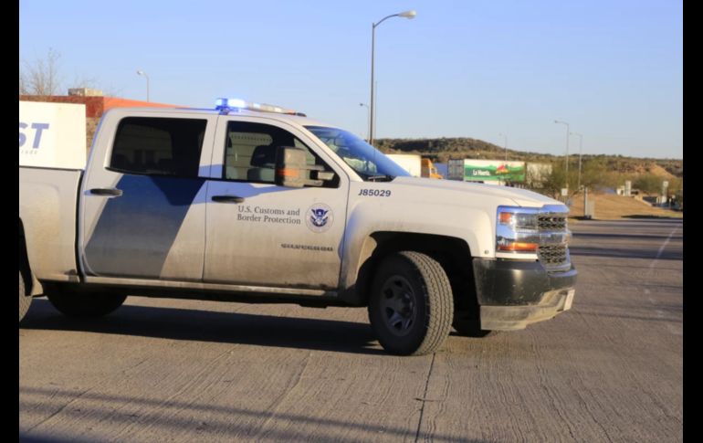 Los agentes especiales de Investigaciones de Seguridad Nacional arrestaron al conductor y al pasajero y se les inició una investigación criminal. NOTIPRESS