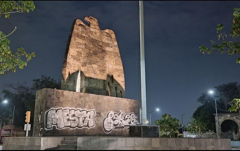 Dos sujetos fueron detenidos en flagrancia por dañar este monumento de la ciudad. ESPECIAL