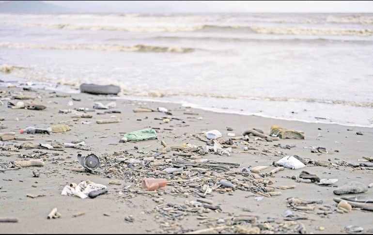 Desechos en la playa Guacalillo, en el pacífico central en San José, Costa Rica. SUN