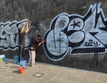 Cuando los elementos realizaban un patrullaje en la zona vieron a dos sujetos realizando un grafiti en la base del monumento. ESPECIAL