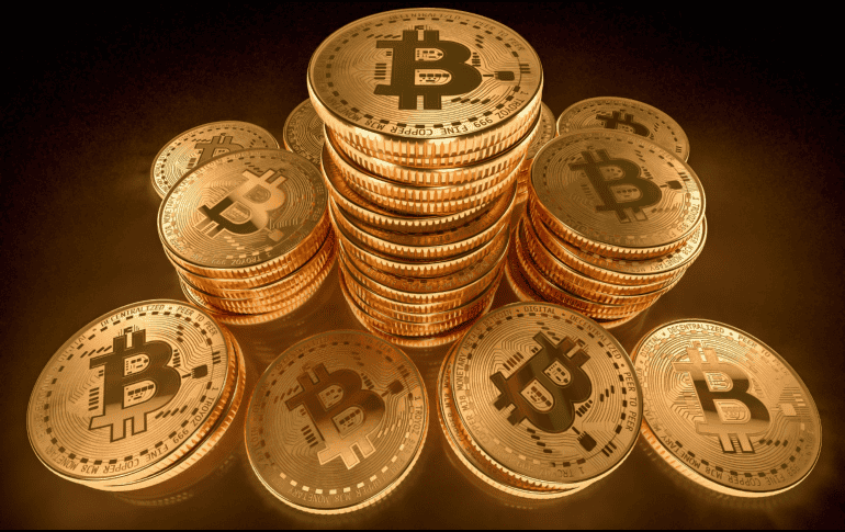 A pesar de la prohibición del Banxico, ya se ha observado la implementación de pagos con bitcoin en una de las tiendas más populares propiedad de Ricardo Salinas Pliego. CANVA