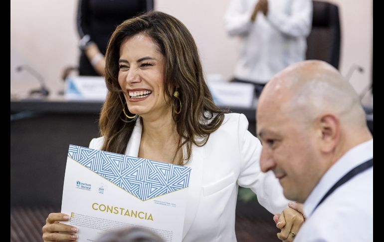 Verónica Delgadillo, de Movimiento Ciudadano recibió su constancia y pidió a la representación de Morena respetar el proceso electoral. EL INFORMADOR/ H. Figueroa.