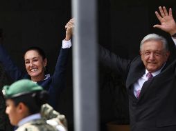 El Mandatario federal difundió una fotografía con Claudia Sheinbaum caminando por un pasillo de Palacio Nacional. X/ @lopezobrador_