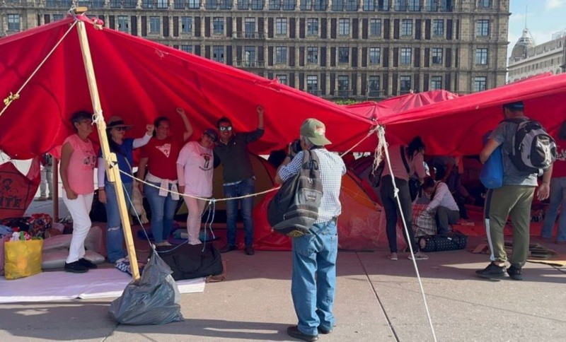 &nbsp;En el tema laboral piden la basificación, la próxima semana el presidente entregará las propuestas de reformas entre ellas, la Ley del ISSSTE. SUN /Y. Ruiz