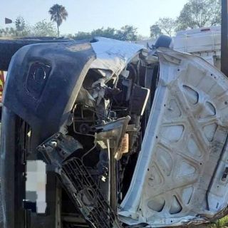 Mueren 3 tras volcadura en carretera a Nogales