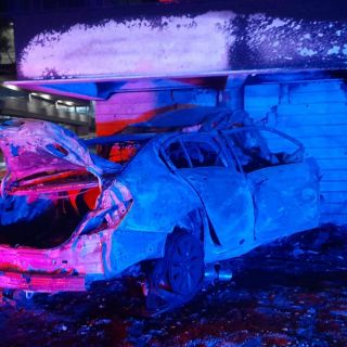 Muere conductor tras choque contra estación del Peribús