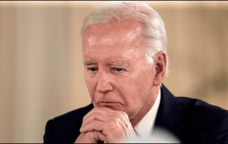 Se pudo ver al presidente Biden disperso, viendo hacia la nada. EFE/EPA/D. FASANO