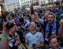 Para los amantes del futbol, este verano se sentirá como si fuese navidad. EFE/ M. DIVISEK.