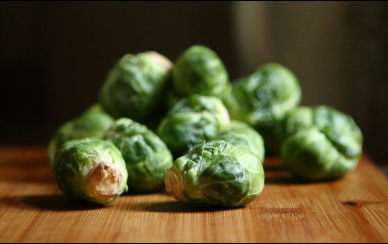 Las coles de Bruselas son una excelente fuente de vitaminas y minerales, y son capaces también de prevenir el cáncer. UNSPLASH/ Keenan Loo