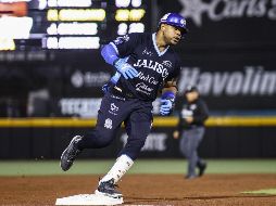 Maikel Serrano pegó un cuadrangular que en la tercera entrada empató el juego e inició el camino a la victoria. CORTESÍA/Charros de Jalisco
