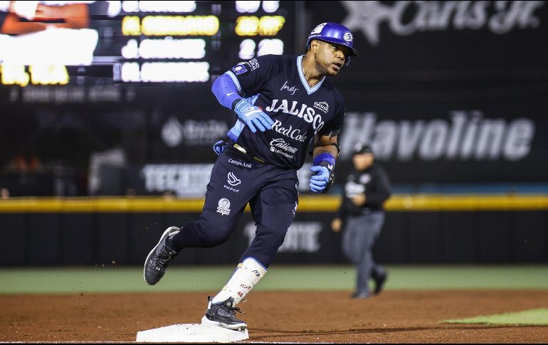 Maikel Serrano pegó un cuadrangular que en la tercera entrada empató el juego e inició el camino a la victoria. CORTESÍA/Charros de Jalisco