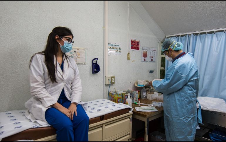 Las autoridades sanitarias piden a las personas informarse de la situación de la enfermedad, del lugar de destino. NTX / ARCHIVO