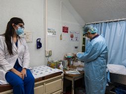 Las autoridades sanitarias piden a las personas informarse de la situación de la enfermedad, del lugar de destino. NTX / ARCHIVO