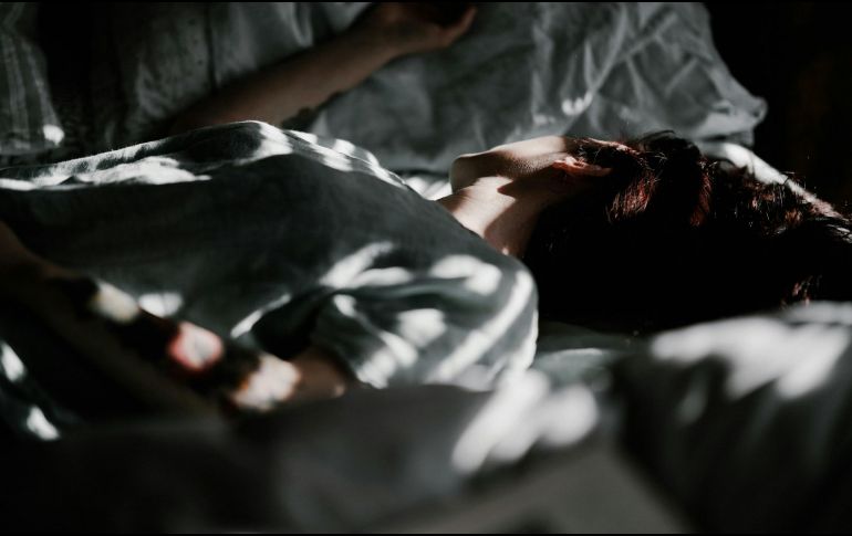 Practicar rutinas de relajación antes de acostarse puede contribuir a que se duerma mejor. UNSPLASH / A. SPRATT