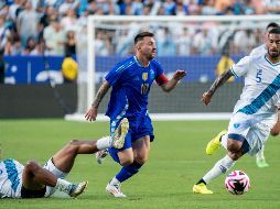 Lionel Messi jugó los 90 minutos, y además de sus dos goles dio una asistencia. EFE/S. Thew