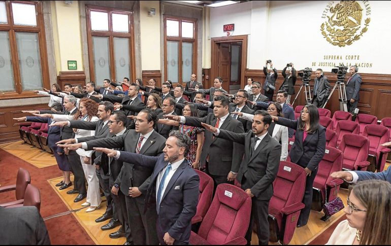 Fotografía publicada por la Suprema Corte, tras ofrecer el mensaje de bienvenida a los nuevos juzgadores el pasado mayo. ESPECIAL