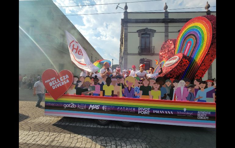 El contingente salió desde la Minerva por López Mateos rumbo a la explanada del Hospicio Cabañas. EL INFORMADOR/M.HERNÁNDEZ