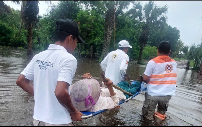 Pero las lluvias torrenciales que han caído durante la mañana del domingo han provocado que el afluente se encuentre a su nivel máximo nivel, por lo que los lancheros que cruzan a mexicanos y guatemaltecos entre ambos países, han evitado cruzarlo. SUN / ARCHIVO