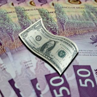 Semana complicada para el Superpeso; la divisa abre este lunes con pérdidas