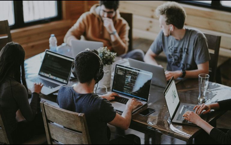 se ha comprobado que los robots pueden reemplazar a las personas en acciones mecánicas y repetitivas. UNSPLASH / A. SPRATT