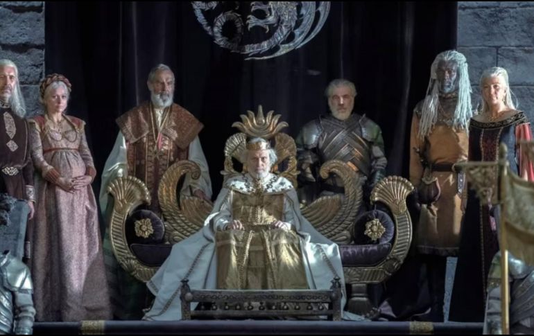 La narrativa magistral de George R. R. Martin continúa desplegándose en la pantalla, explorando temas de poder, lealtad y las consecuencias devastadoras de las decisiones impulsivas en un reino tan implacable como Westeros. THE HOYSE OF DRAGON/MAX