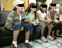 Los problemas relacionados con el dolor de la columna cervical se encuentran aquellos que son de origen mecano postural, es decir, ocasionados por una mala postura. EL INFORMADOR / ARCHIVO