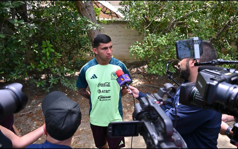 González mostró su agradecimiento hacia el cuerpo técnico comandado por Jaime Lozano. CORTESÍA/ Selección Nacional Mexicana.
