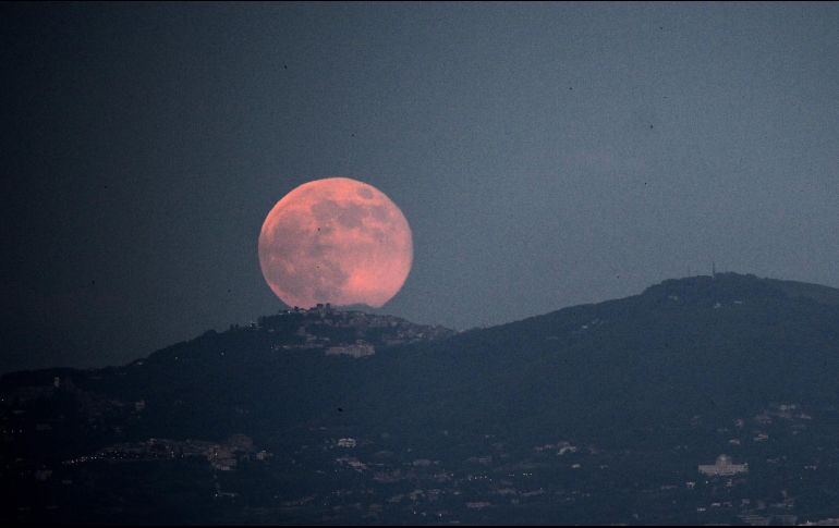 El viernes a las 19:07 horas brillará en el cielo la sexta luna llena del 2024. AFP/Archivo