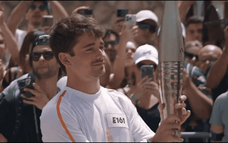 La participación de Leclerc en el relevo de la antorcha es especialmente significativa. ESPECIAL / X / @juegosolimpicos