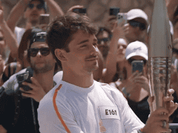 La participación de Leclerc en el relevo de la antorcha es especialmente significativa. ESPECIAL / X / @juegosolimpicos
