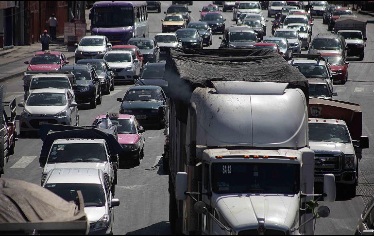 Los autos que no podrán circular en CDMX y Edomex son en un horario de las 5:00 de la mañana a las 22:00 horas. SUN/ARCHIVO.