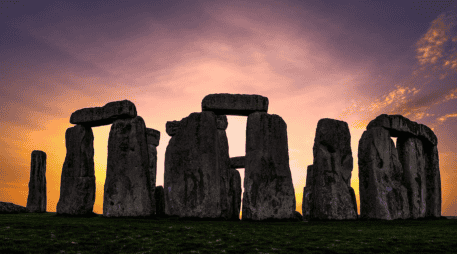  El misterio de Stonehenge continúa intrigando a generaciones presentes y futuras, manteniendo viva la fascinación por este monumento megalítico que, a través de los milenios, sigue desafiando nuestro entendimiento y dejando una huella indeleble en la historia de la humanidad. FACEBOOK/Stonehenge
