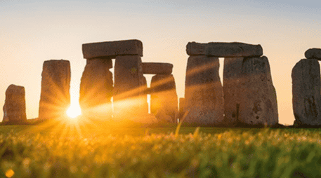 El grupo de activistas quiere que el gobierno británico ponga fin a la extracción y quema de petróleo, gas y carbón para 2030. FACEBOOK/Stonehenge