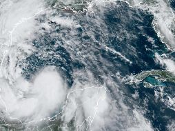 En temporada de ciclones, se insta a los ciudadanos a atender las instrucciones de Protección Civil y a mantenerse informado por los canales institucionales. EFE/NOAA-NHC.
